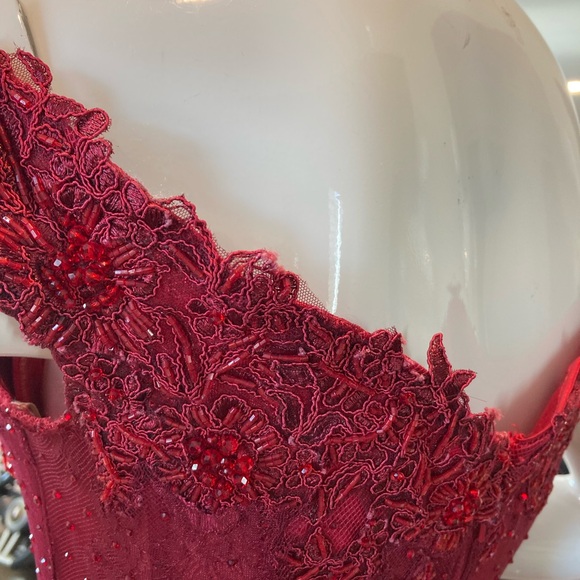 New elegant dress/gown - Picture 15 of 17